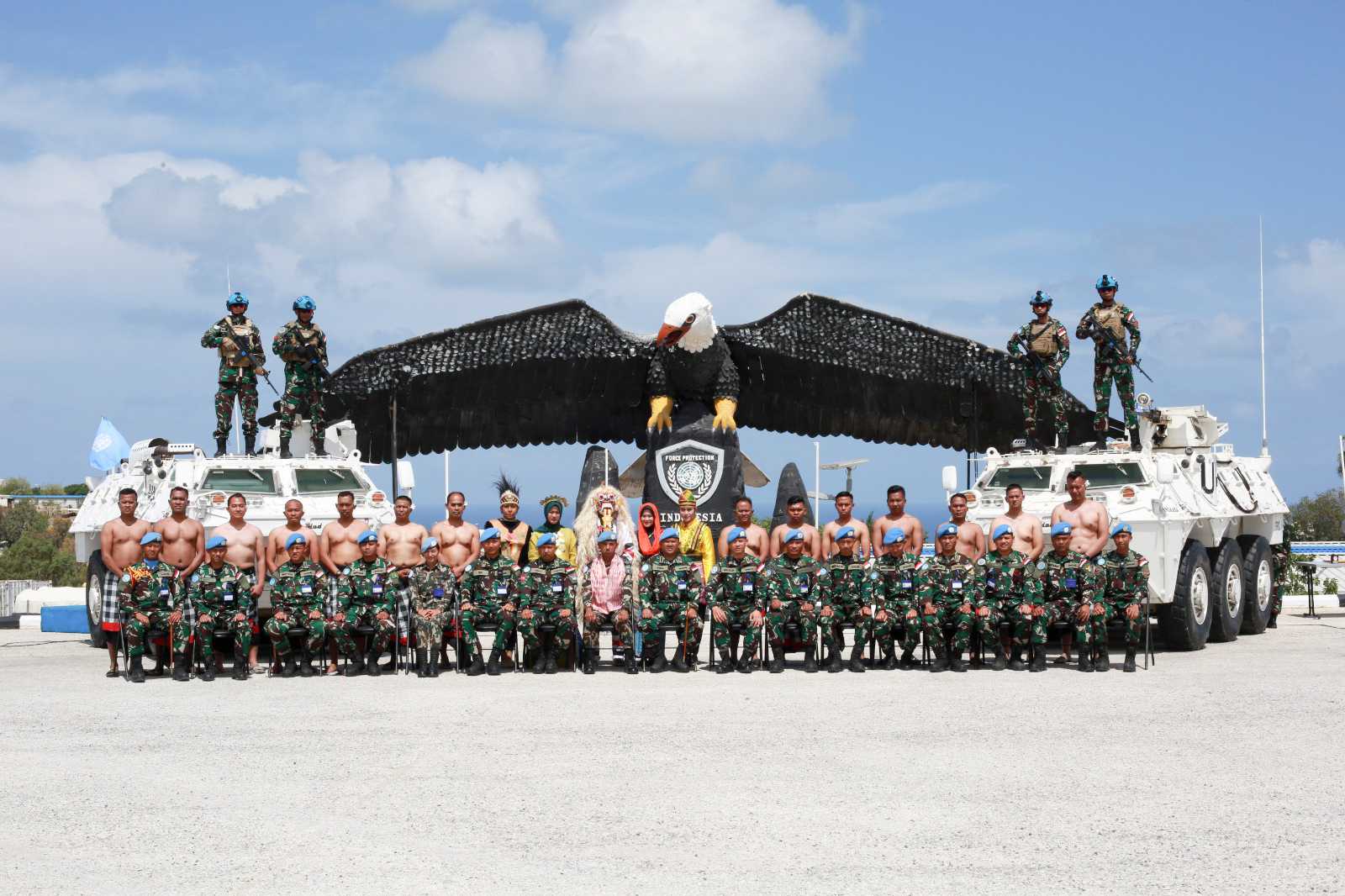 TRIBUNNEWS.COM, LEBANON - Deputy Force Commander Unifil Brigjen Chok Bahadur Dhakal mengadakan kunjungan resmi ke Markas Satgas Force Headquarters Support Unit (FHQSU XXVI-O1) Unifil, bertempat di Sudirman Camp, Naqoura, Lebanon Selatan, Jumat (19/05/2023). Tiba di Markas, Deputy Force Commander (DFC) United Nations Interim Force in Lebanon (Unifil) Brigjen Chok Bahadur Dhakal menerima laporan dan pengalungan kain ulos oleh Dansatgas FHQSU XXVI-O1 Unifil Kolonel Arm Ezra Nathanael, S.Kom, M.M., M.Han kepada DFC Unifil sebagai tanda ucapan selamat datang di Camp Satgas FHQSU XXVI-O1, dan disambut oleh para perwira. Kunjungan diawali dengan jajar kehormatan Guard of Honnour (GOH) Ceremonial dan tarian Kecak, kemudian dilanjutkan dengan memberikan pengarahan kepada anggota Satgas FHQSU XXVI-O1. //Satgas FHQSU XXVI-O1