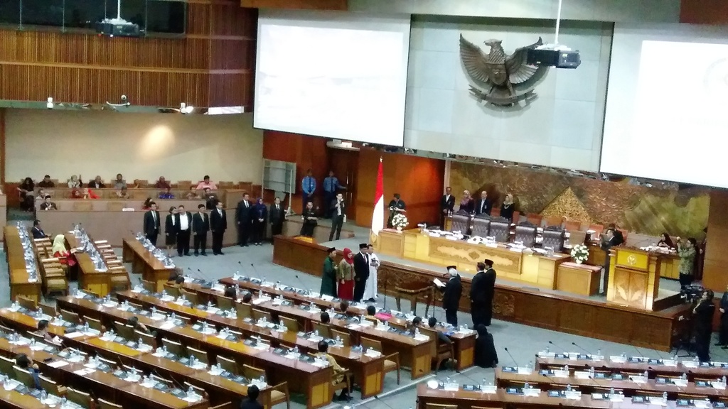 dewi-aryani-dilantik_20160720_130830.jpg