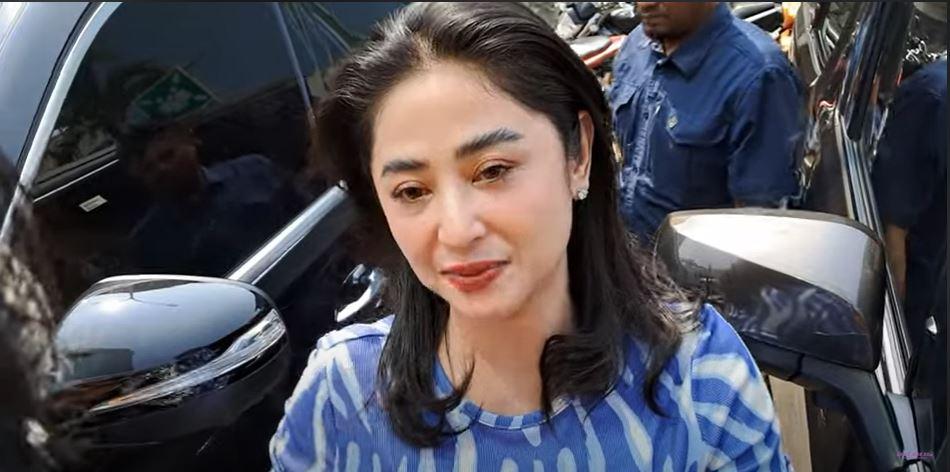 dewi-perssik-865856.jpg