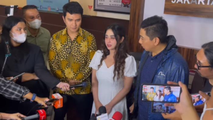 dewi-perssik-akui-bakal-tindak-tegas-penghinanya-di-media-sosial.jpg