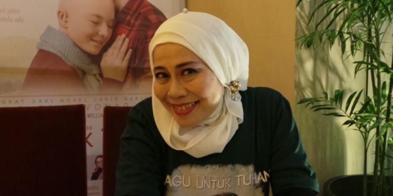 dewi-yull-saat-ditemui-usai-pemutaran-film-sebuah-lagu-untuk-tuhan_20151027_165912.jpg