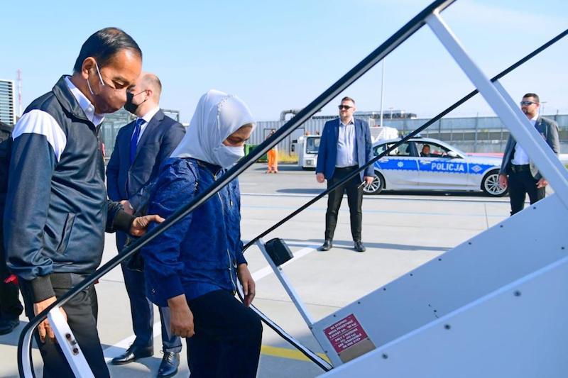 di-polandia-jokowi-terbang-ke-rusia-nih3.jpg