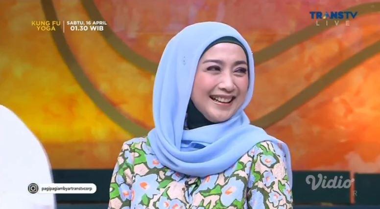diakui-desy-ratnasari-banyak-pria-yang-ingin-meminangnya.jpg
