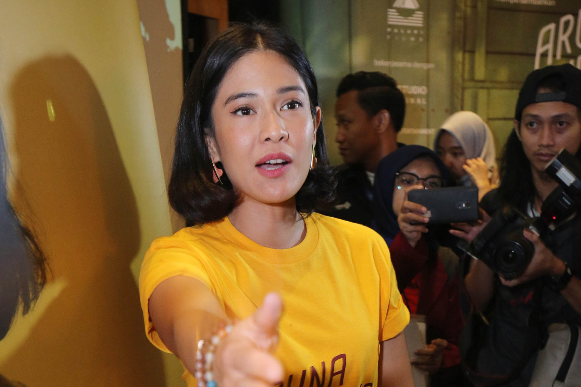 dian-sastrowardoyo-main-film-aruna-dan-lidahnya_20180601_142228.jpg