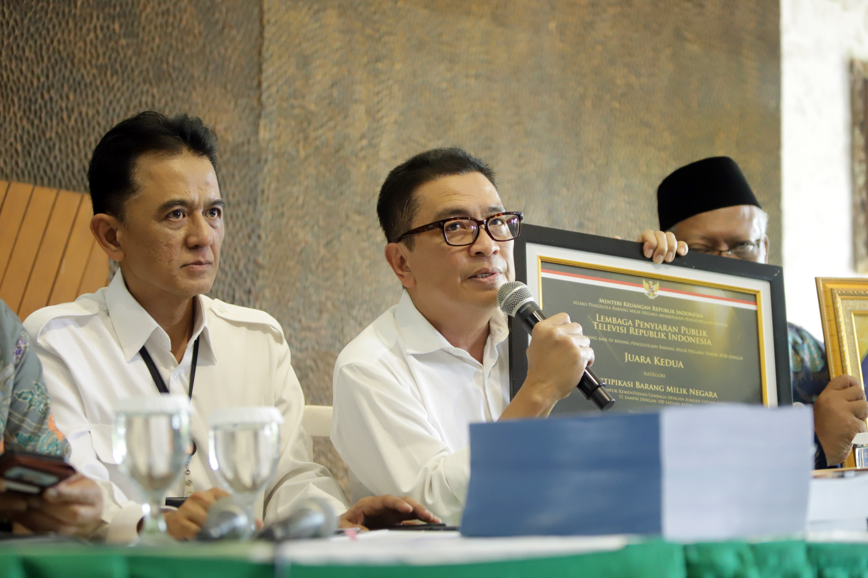 diberhentikan-dewas-tvri-helmy-yahya-melawan_20200117_213756.jpg
