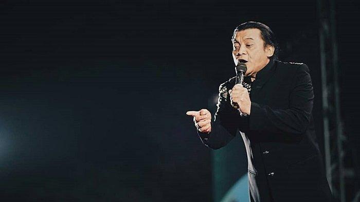 didi-kempot-nyanyi-di-panggung.jpg