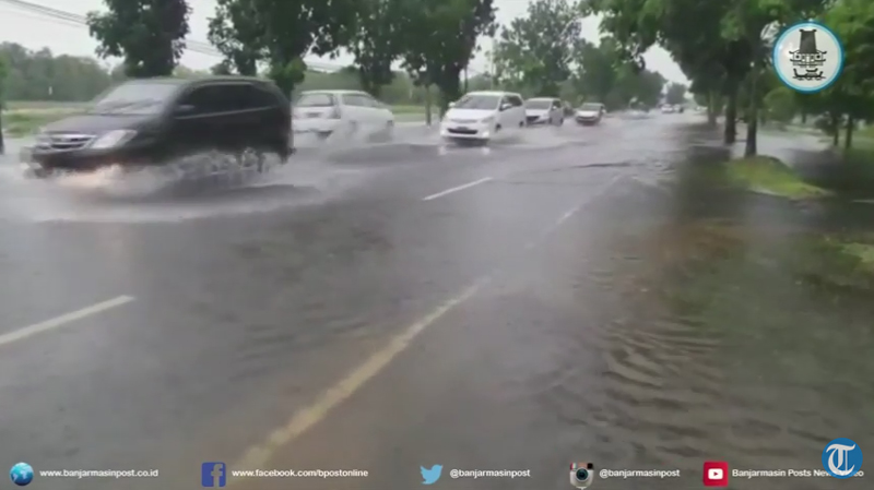 diguyur-hujan-lebat-selama-6-jam-palangkaraya-banjir_20160604_202701.jpg