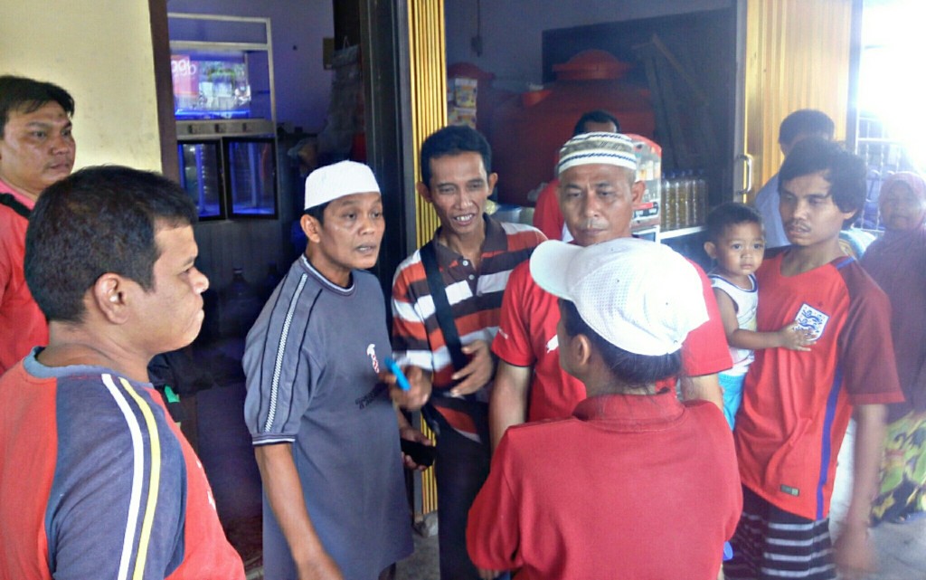dikepung-warga_20160727_124259.jpg
