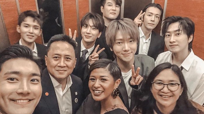 dira-sugandi-dengan-super-junior_20180911_212044.jpg
