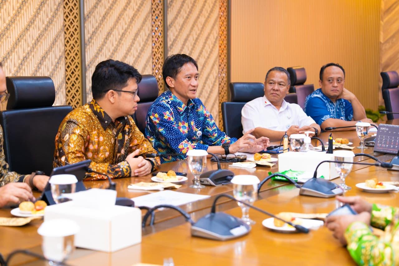 Temui Direksi KAI, Gubernur Fakhiri Jajaki Peluang Hadirkan Moda Kereta Api di Papua