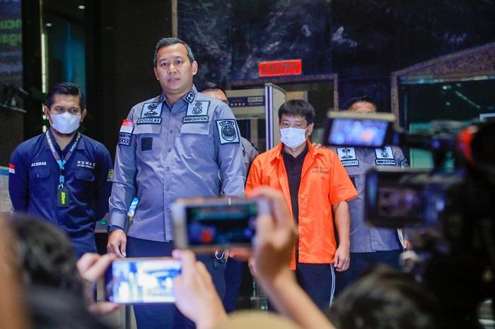 direktorat-jenderal-imigrasi-kementerian-hukum-dan-ham-mendeportasi-mitsuhiro-taniguchi.jpg