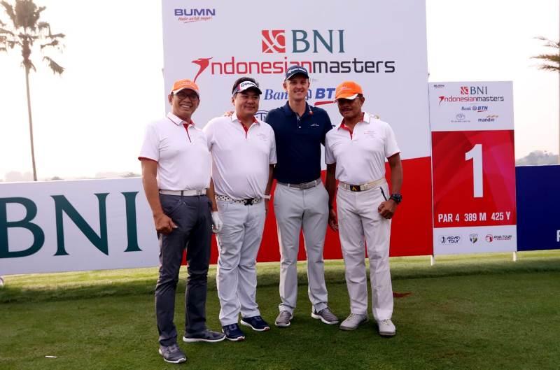 direktur-utama-bni-achmad-baiquni-kiri.jpg