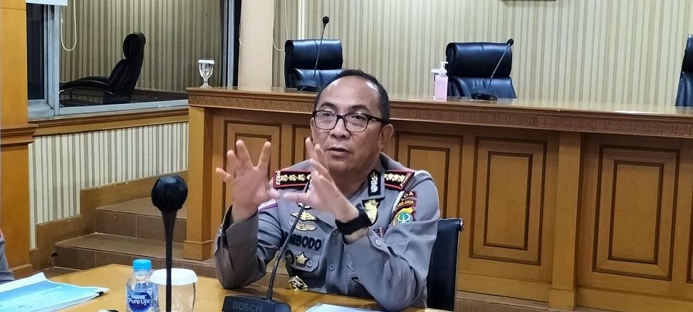 Hojatxonadan chiqqan fohisha xo‘jayinining eshagini yalayapti (video)