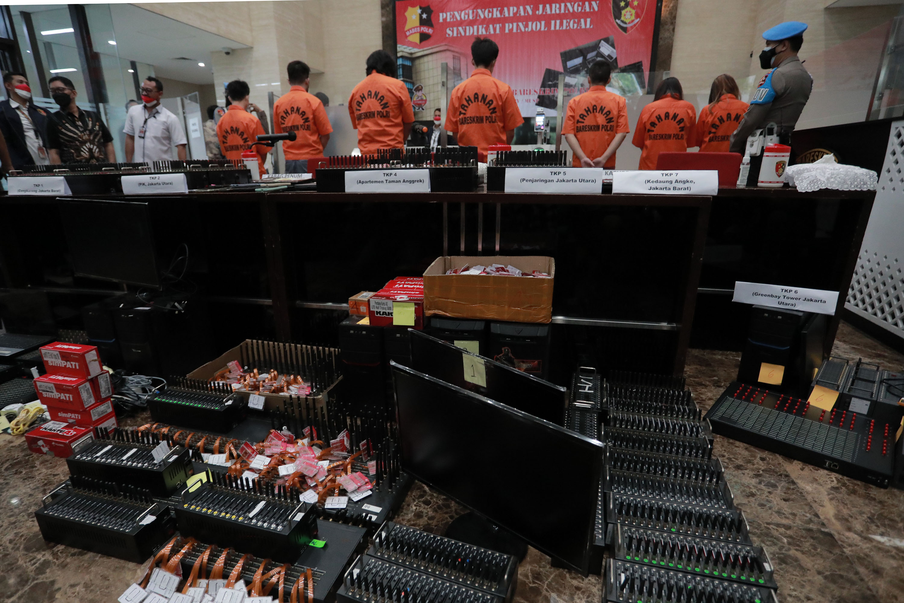 dirtipideksus-bareskrim-polri-ungkap-kasus-pinjaman-online_20211015_190607.jpg