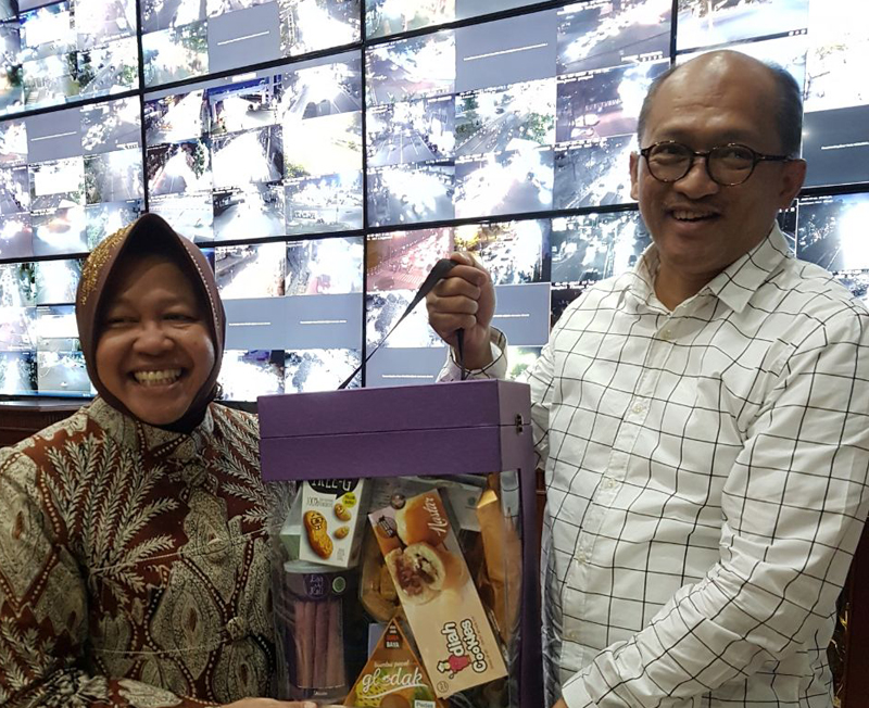dirut-citilink-dan-wali-kota-surabaya_20170707_152708.jpg