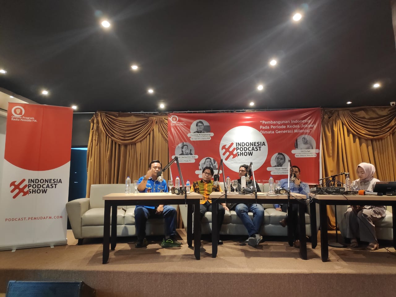 diskusi-milenial-indonesiapodcastshow_20191127_141953.jpg