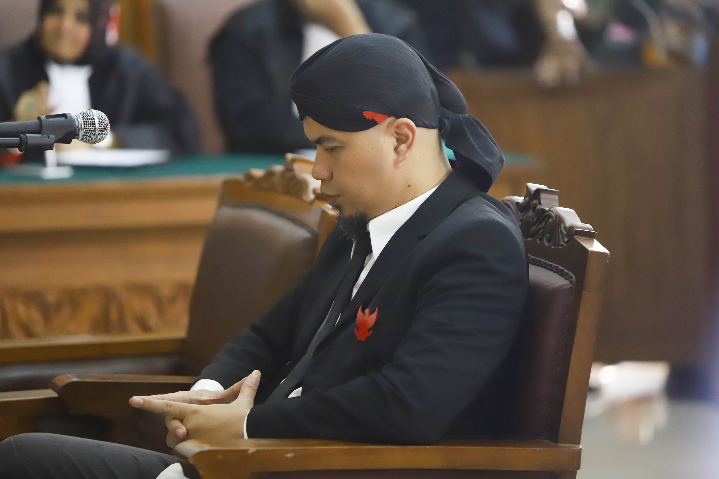 divonis-1-tahun-ahmad-dhani-langsung-ditahan_20190129_222041.jpg