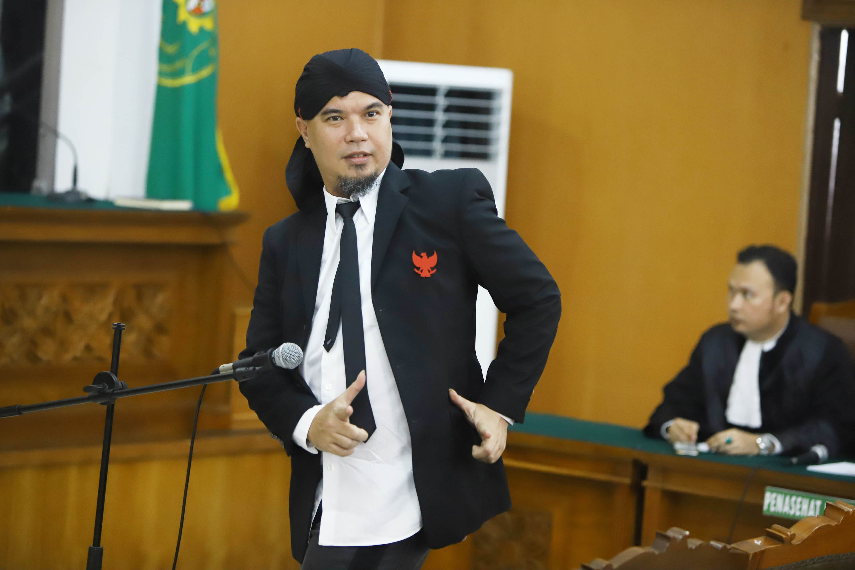 divonis-1-tahun-ahmad-dhani-langsung-ditahan_20190129_222514.jpg
