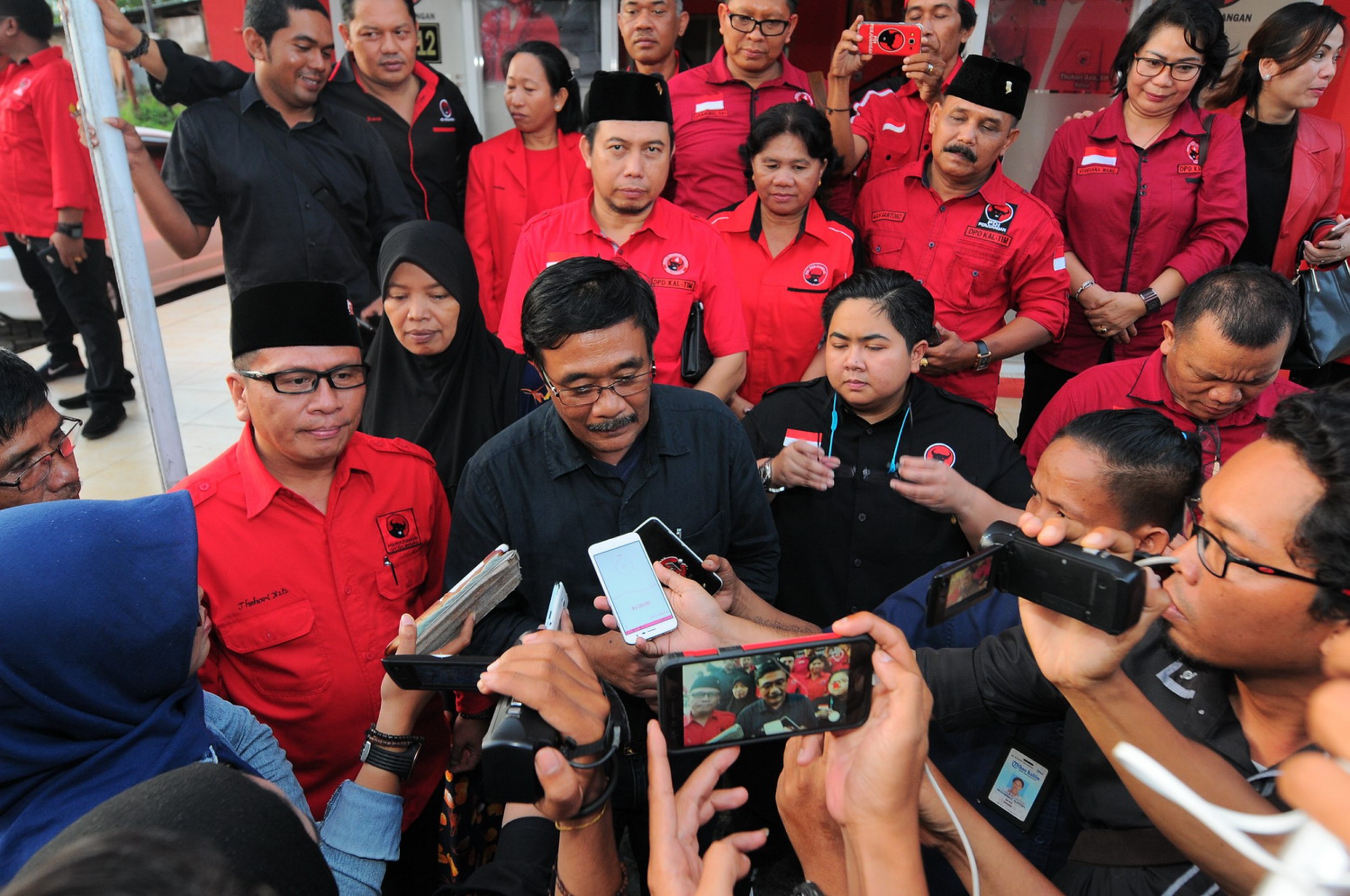djarot-syaiful-hidayat-plt-ketua-dpd-pdip-kaltim_20171129_113346.jpg