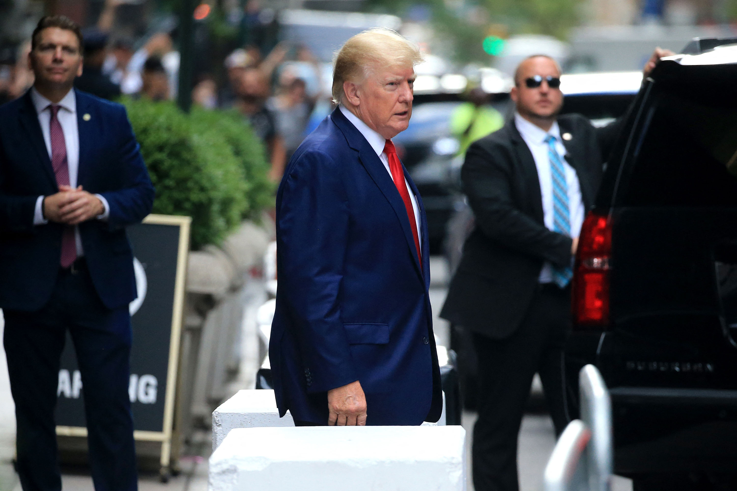donald-trump-bungkam-diperiksa-jaksa-agung_20220812_070837.jpg