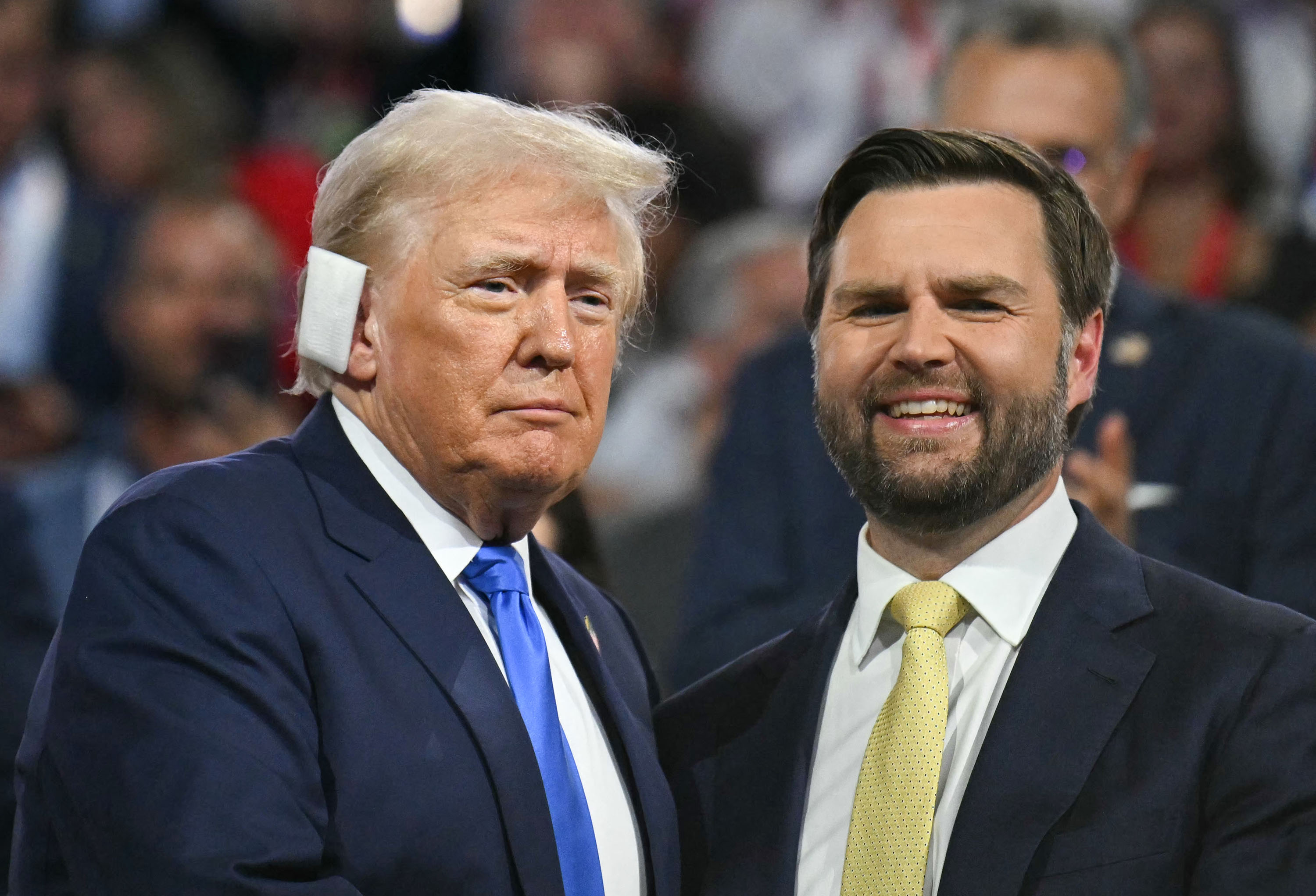 donald-trump-tampil-di-depan-umum-pasca-penembakan_20240717_130103.jpg