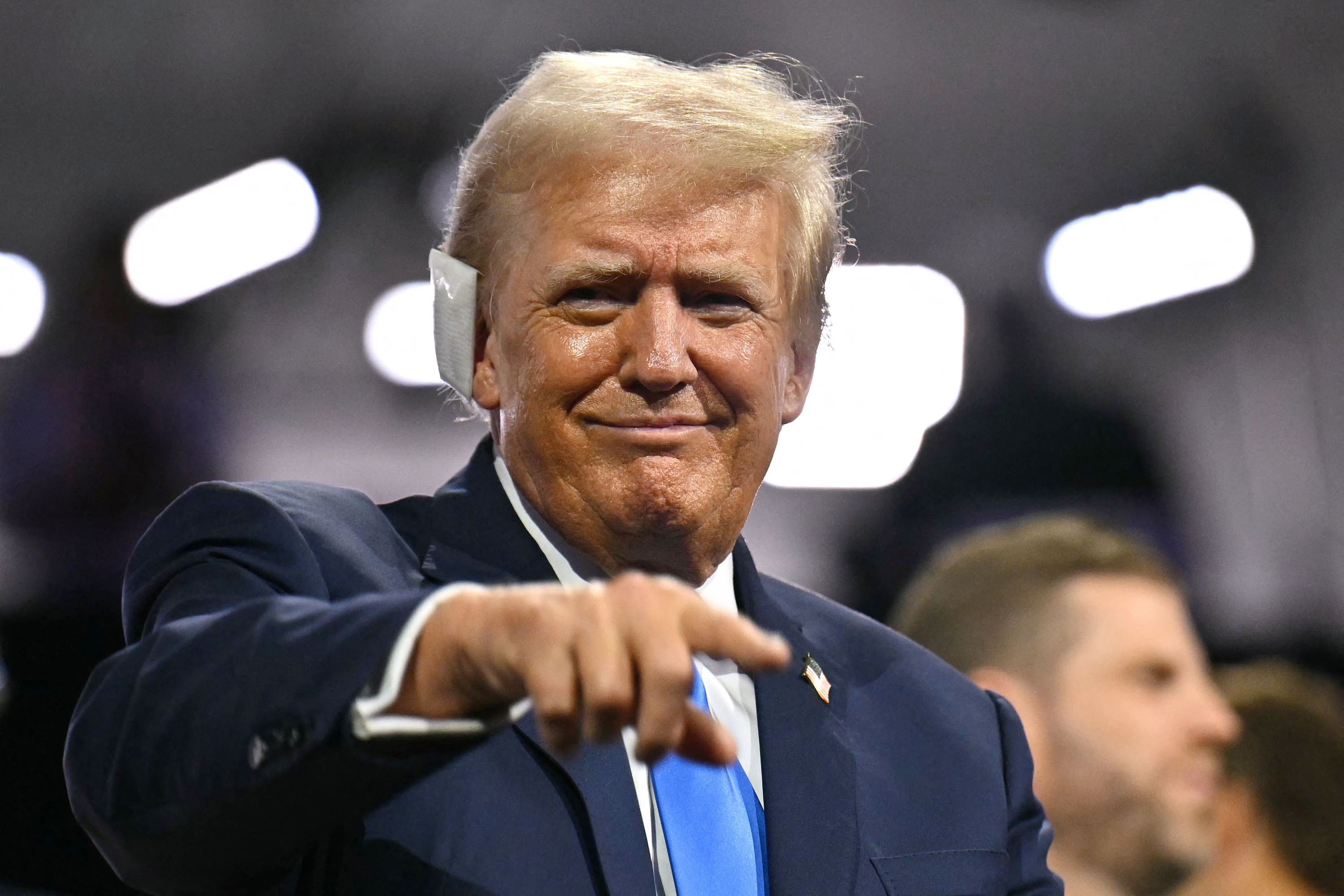 donald-trump-tampil-di-depan-umum-pasca-penembakan_20240717_131300.jpg