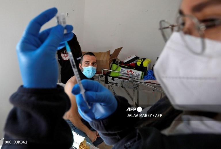 dosis-vaksin-virus-corona-pfizer-biontech-covid-19-moshav-dalton-di-israel.jpg