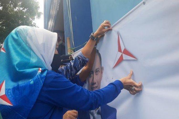 dpd-partai-demokrat-dki-jakarta-menggelar-aksi-cap-jempol-darah.jpg