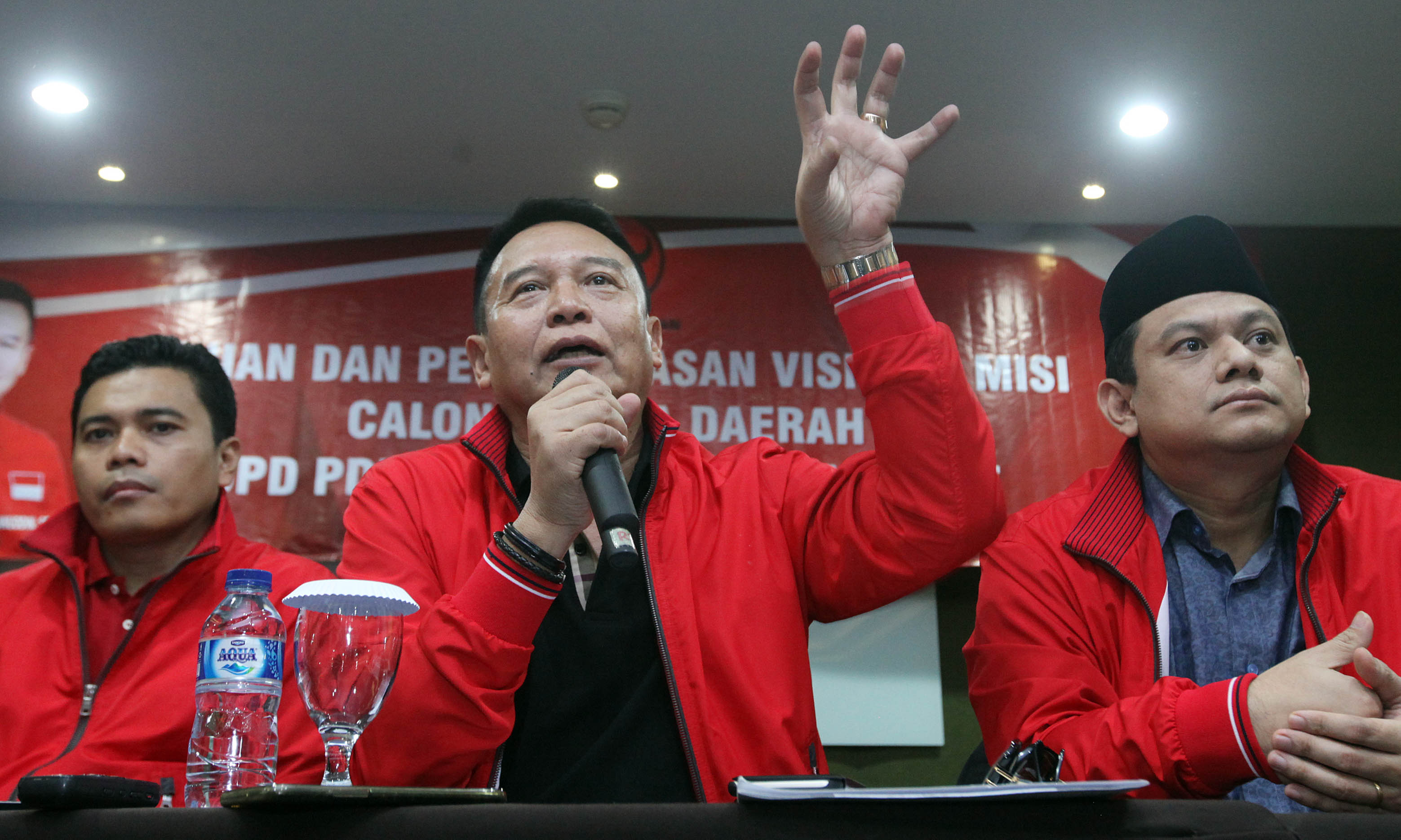 dpd-pdip-jabar-umumkan-8-pasang-cabupcawalkot-2018_20180105_190945.jpg