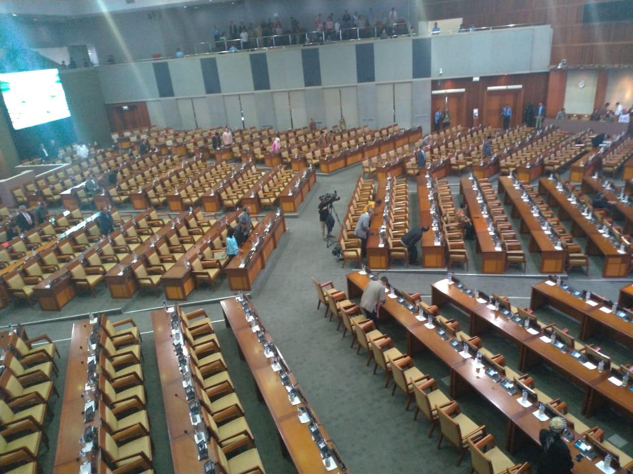 dpr-ri-menggelar-rapat-paripurna-masa-pers.jpg