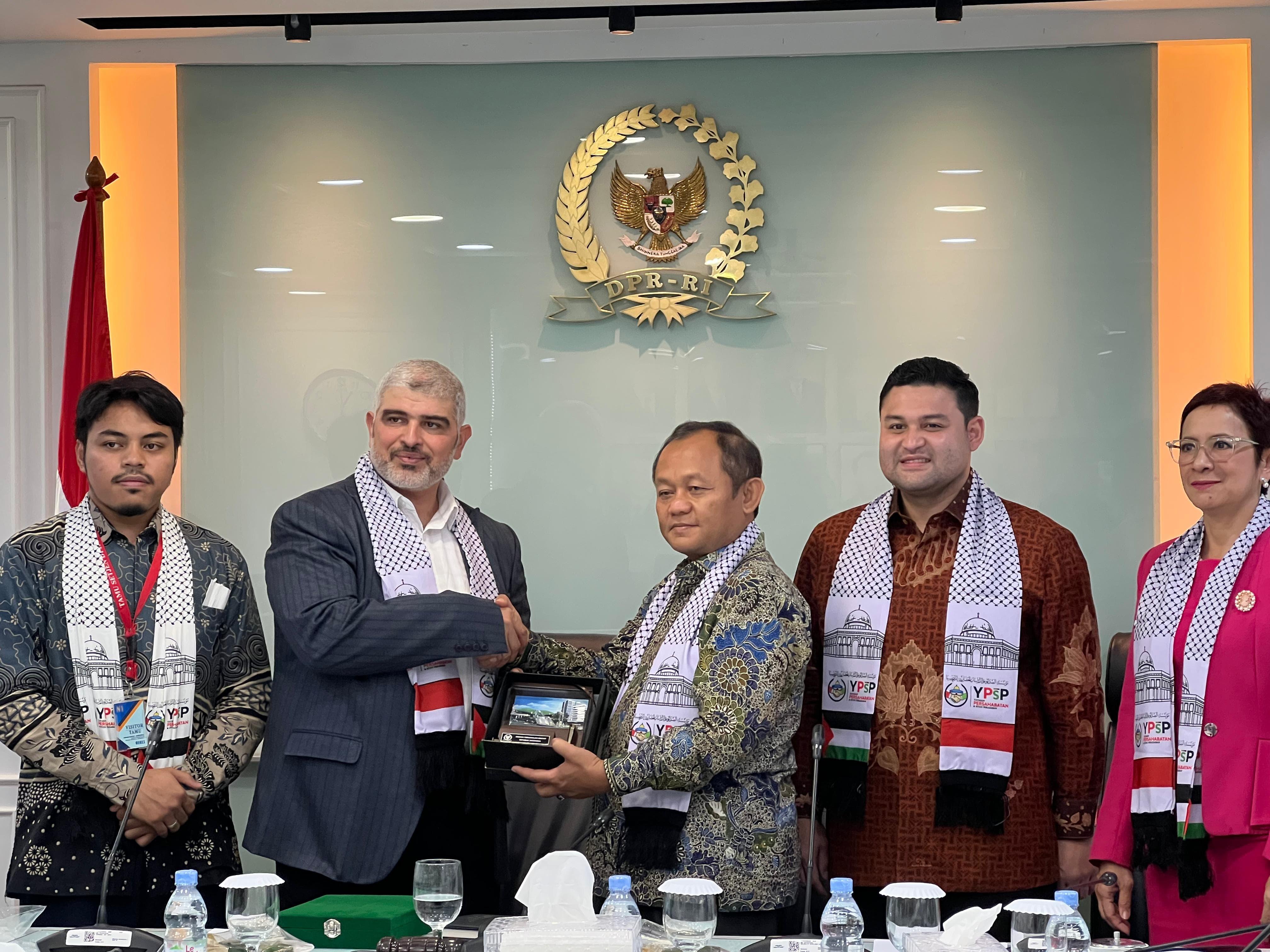 dprrigolkar-dukungpalestina121.jpg