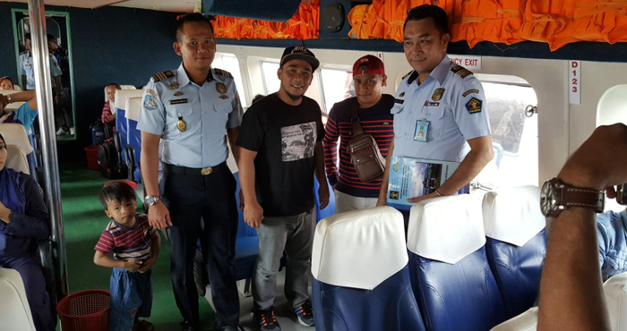 dua-crosser-malaysia-diddeportasi_20180417_152817.jpg