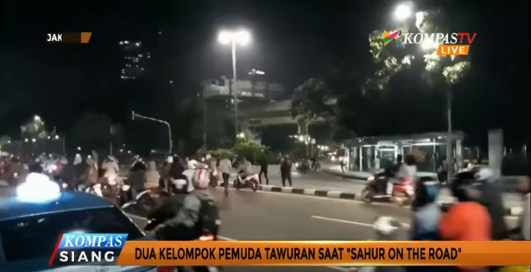 dua-kelompok-pemuda-tawuran-saat-sotr_20170618_205750.jpg