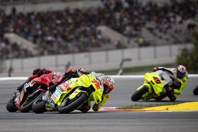 dua-pebalap-pertamina-enduro-vr46-marco-bezzecchi-dan-fabio-di-giannantonio.jpg