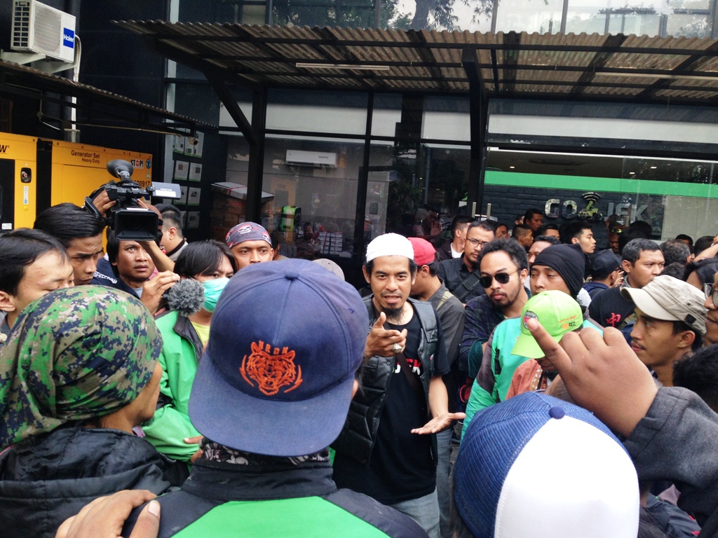 dua-puluh-perwakilan-go-jek-berembuk_20161003_163931.jpg