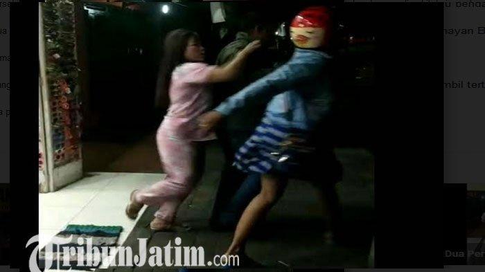 dua-wanita-berantem-di-tulungagung.jpg