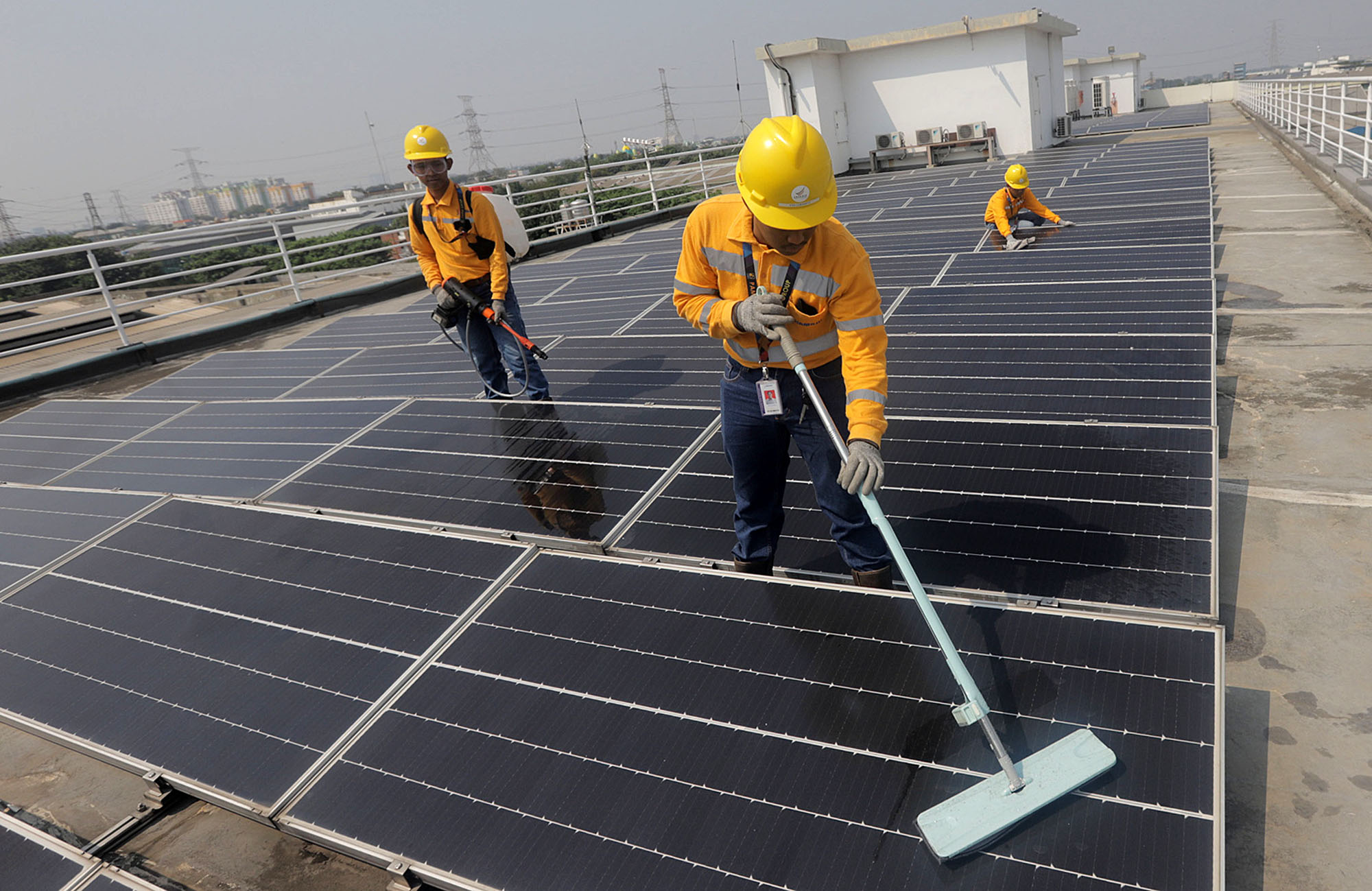 dukung-energi-terbarukan-pama-gunakan-panel-surya_20230731_195801.jpg