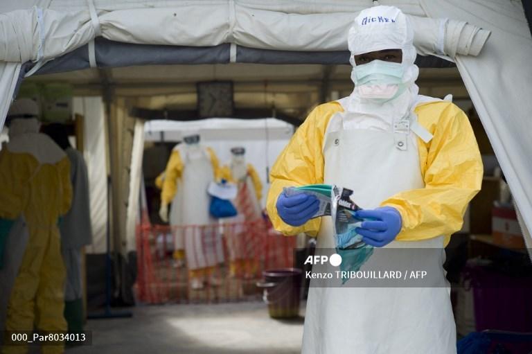 ebola-macenta-di-guinea-pada-tanggal-20-november-2014.jpg