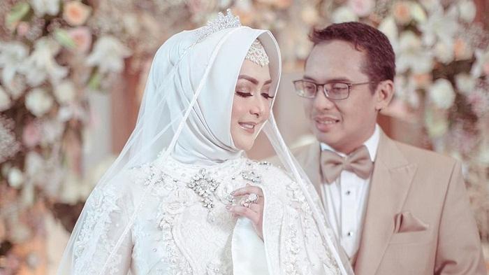 eddies-adelia-menikah-lagi-dengan-mantan-suaminya.jpg