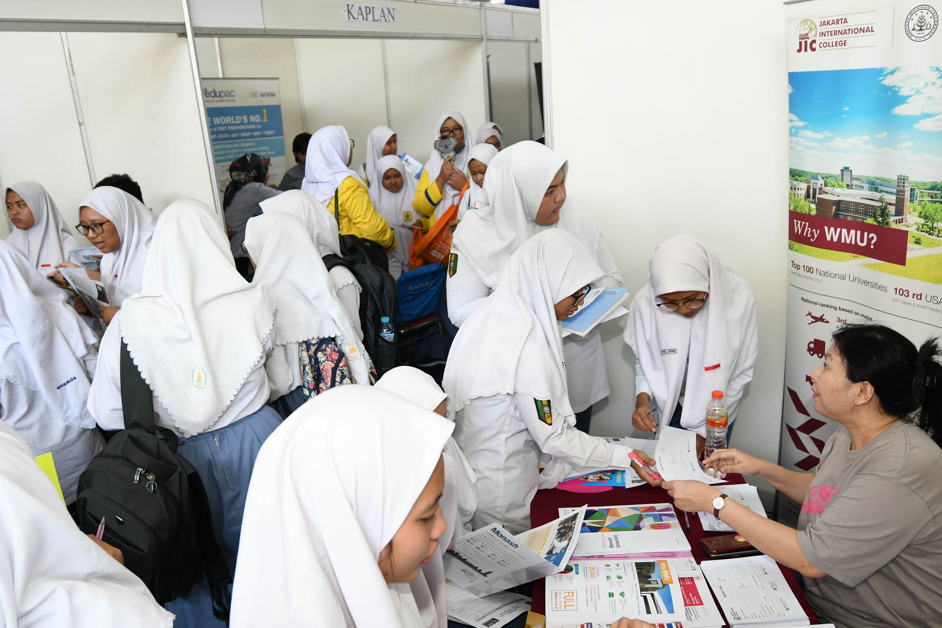 edu-fair-sma-muhammadiyah-2-surabaya_20191008_185338.jpg