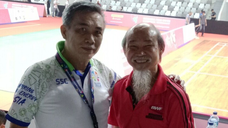 edyanto-sabarudin-dengan-referee-dari-bwf-heng-he-neoh-asal-malaysia_20180628_194631.jpg