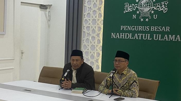 effendy-choirie-atau-gus-choi-kiri-saat-memberikan-keterangan-kepada-awak-media.jpg