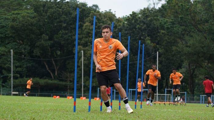 egy-maulana-vikri-saat-mengikuti-latihan-timnas-indonesia.jpg