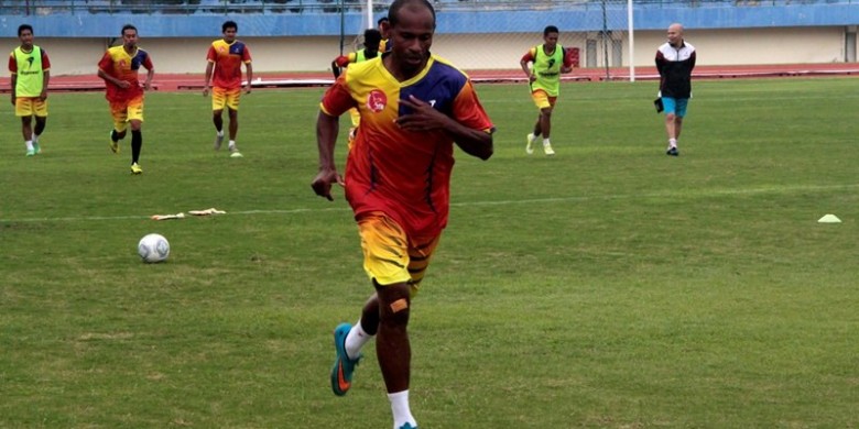 eks-winger-timnas-indonesia-elie-aiboy_20160204_195041.jpg