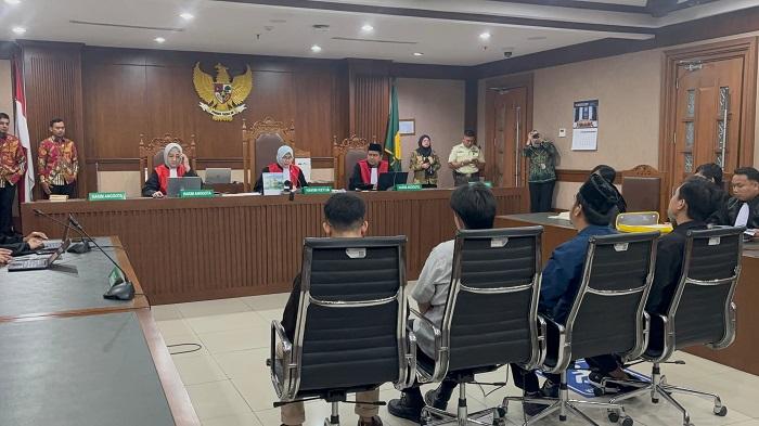 eksepsiiiii-delpedro-ditolak.jpg