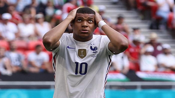 ekspresi-kekecewaan-kylian-mbappe-dalam-laga-melawan-hungaria.jpg