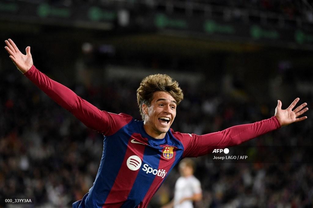 ekspresi-marc-guiu-setelah-mencetak-gol-untuk-barcelona.jpg