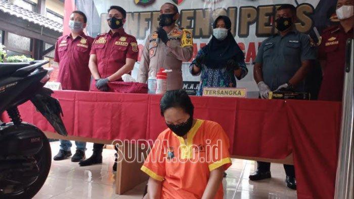 emak-emak-curi-motor-saat-urus-cerai.jpg