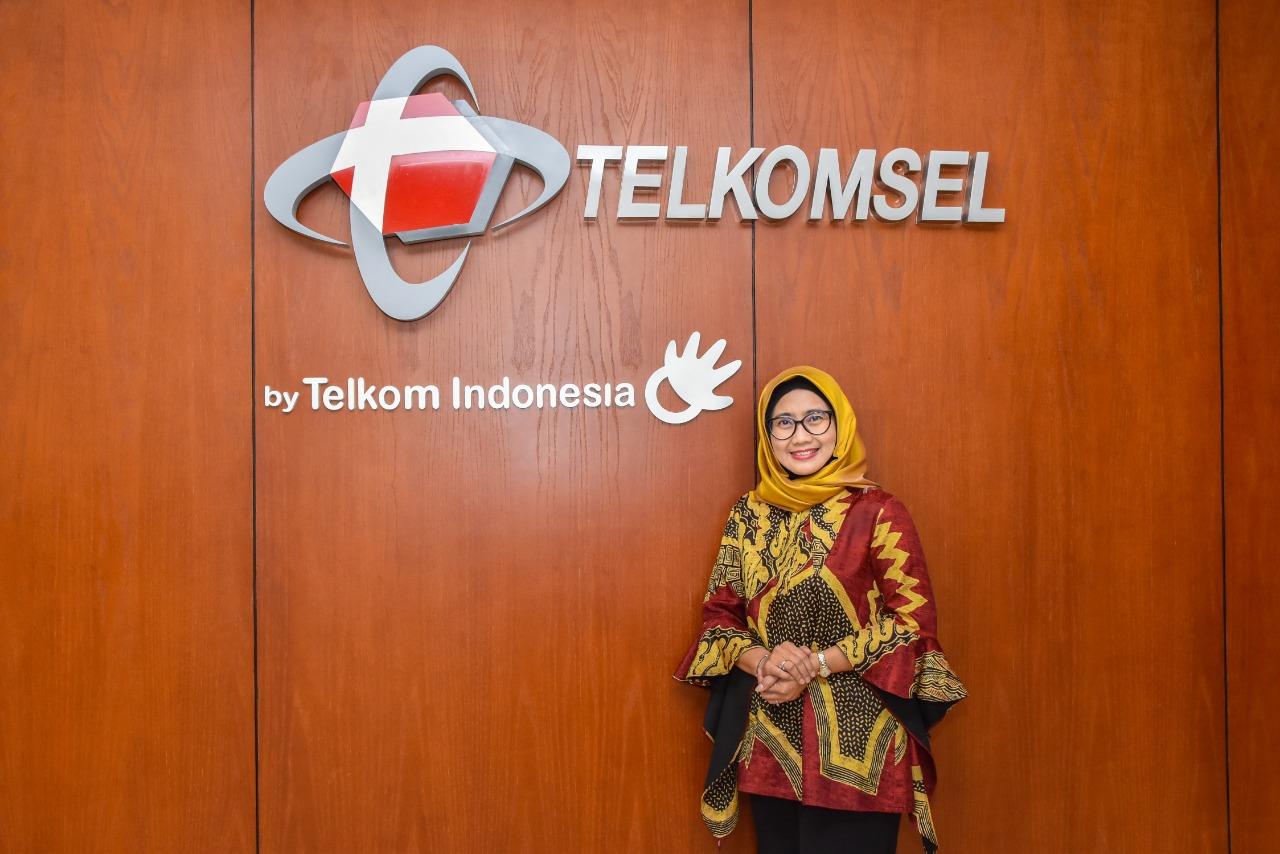 emma-sri-martini-direktur-utama-telkomsel.jpg