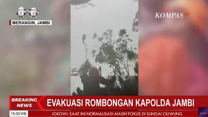empat-orang-berhasil-dievakuasi-dari-lokasi-titik-helikopter.jpg